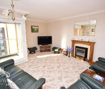 Royal Beach Court, North Promenade, Lytham St. Annes, Lancashire, FY8 - Photo 3