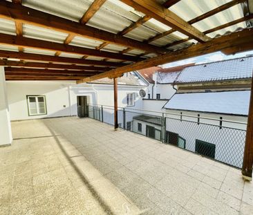 Wohnen mit Stil: Terrasse, viel Platz, modernisiert und zentrale Lage! - Photo 4