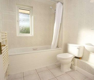 Burford Road, Carterton, Oxfordshire, OX18 - Photo 5