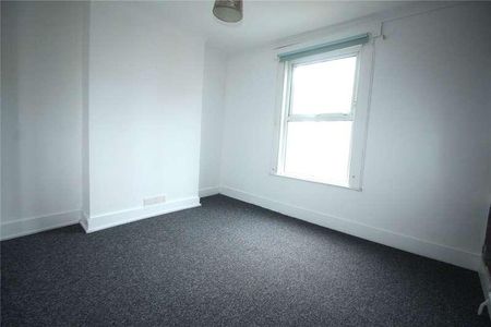 May Avenue, Northfleet, Gravesend, Kent, DA11 - Photo 3