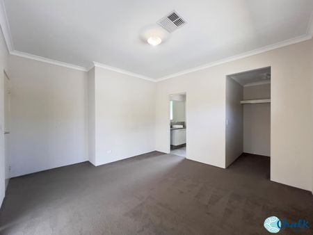 MODERN, LOW MAINTENANCE FAMILY HOME! - Photo 4