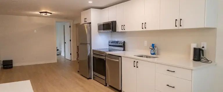 Cozy 2 bedroom inner city basement suite for rent | Calgary - Photo 1