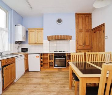 3 bedroom House To Let - Photo 2