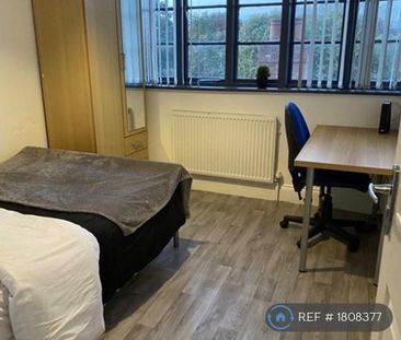 1 bedroom in a flat share to rent - Photo 4