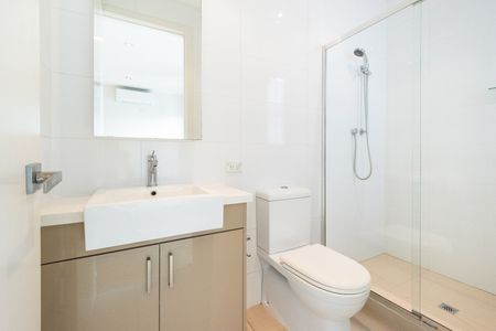 PRIME BAYSIDE LIVING IN THE HEART OF SANDRINGHAM - Photo 2