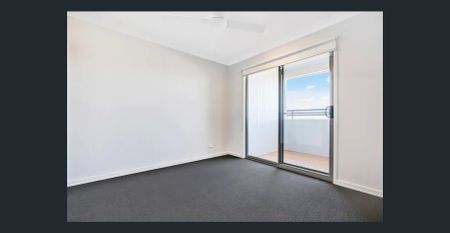 Modern 3 Bedroom Townhouse - Photo 2