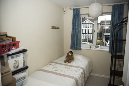 3 Bed Link Detached House To Let in Wellingborough - Photo 2