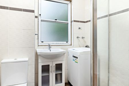 Top Floor Apartment With Bay Views - Photo 3