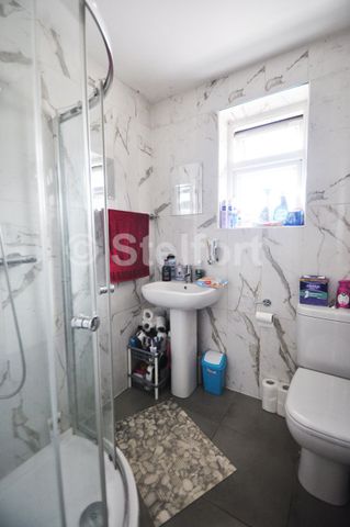 Romford Road, E7, London - Photo 5