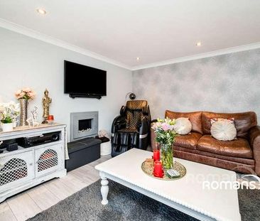 Peggotty Place, Owlsmoor, Sandhurst, Berkshire, GU47 - Photo 2