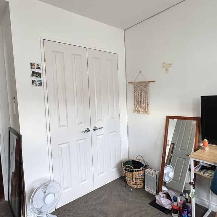 Large 4 bedroom, 3 bathrooms as new house - Photo 1