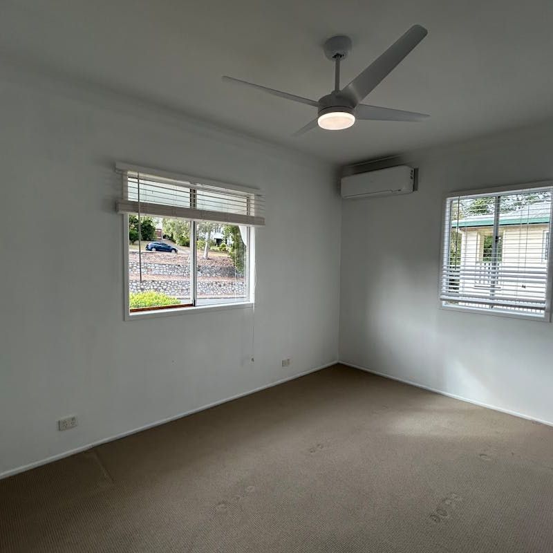 CHARMING HOME FOR RENT IN THE HEART OF WEST GLADSTONE! - Photo 1