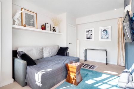 Balham High Road, London, SW17 - Photo 5