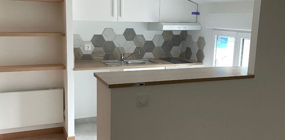 APPARTEMENT T1 MEUBLE OULLINS, - Photo 2