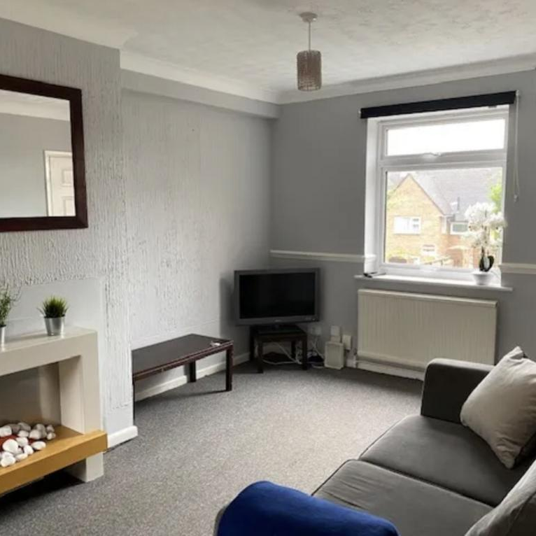 4 bedroom semi-detached house to rent - Photo 1