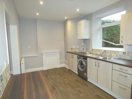 2 bedroom semi-detached house to rent - Photo 3