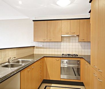 Spacious One bed room Apartment close to Ashfield Train Station - Photo 4