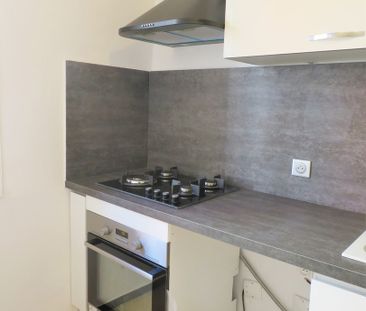 T2+PARK, Nîmes-Capouchiné, 540€ H.C - Photo 3