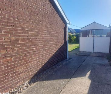 2 bedroom bungalow to rent - Photo 1