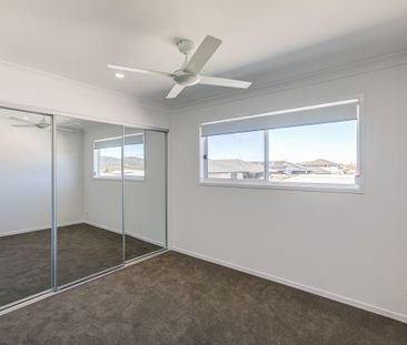 Near New Hampton Style Home in Parks Estate! - Photo 4