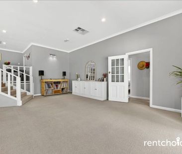 Spacious Character Family Home with Pool - Photo 2