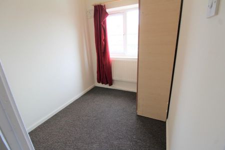 5 bedroom semi-detached house to rent - Photo 3