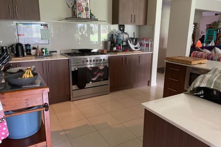 Superb Family Home - Your Dream Awaits in Upper Coomera! - Photo 4