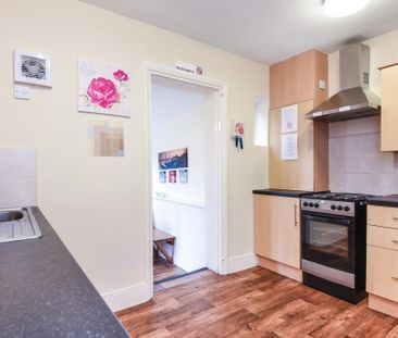 4 bedroom terraced house to rent - Photo 6