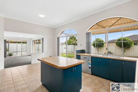 Well-Presented 4 x 2 Home in Sought-After Ocean Reef - Photo 4