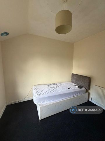 2 bedroom semi-detached house to rent - Photo 3