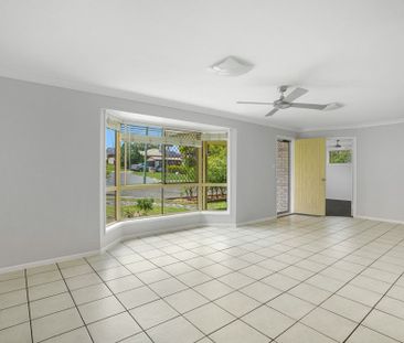 TIDY LOW SET HOME, SIDE ACCESS, SHED IN POPULAR CLINTON! - Photo 1