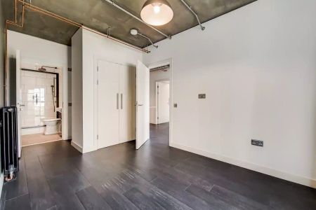 3 Bed Apartment - Photo 3