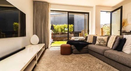 Warm and Inviting St Vincents Ave Beauty - Photo 3