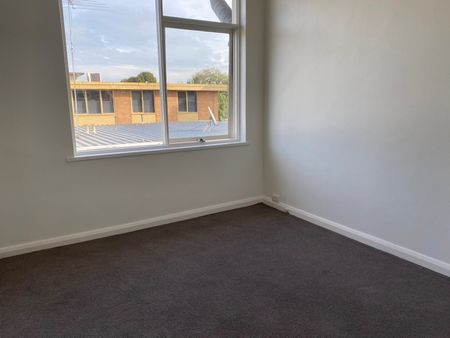 **APPLICATION APPROVED**SPACIOUS AND FULL OF NATURAL LIGHT APARTMENT - Photo 4