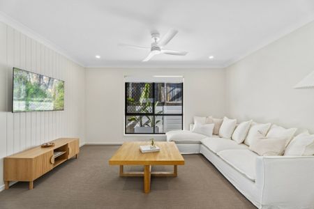 IMMACULATE FAMILY HOME - Photo 3