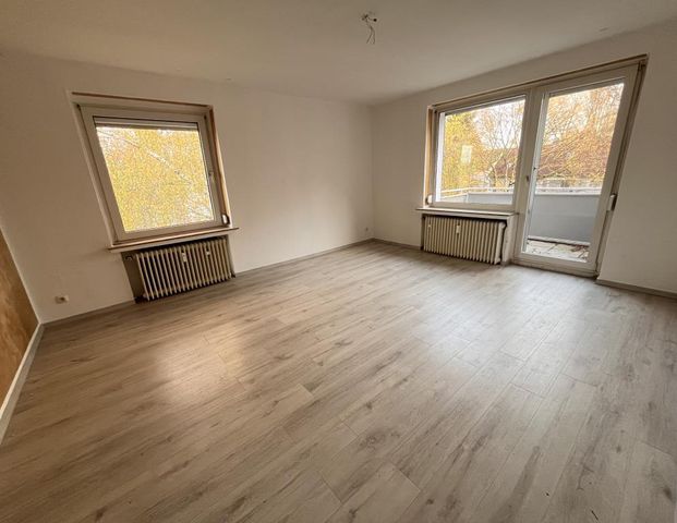 Traumhafte Aussicht - Neues BAD, Balkon & Laminat 3-Zimmer-Wohnung in Castrop-Rauxel Schwerin - Photo 1