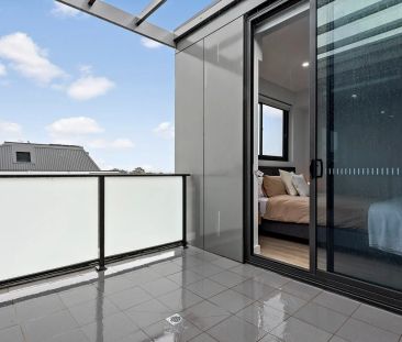 Stylish 2 Bedroom Unit in Excellent Location! - Photo 4