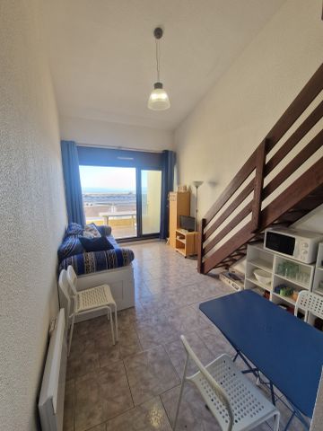 SAINT PIERRE LA MER, SUPERBE STUDIO MEZZANINE MEUBLE AVEC TERRASSE. - Photo 2