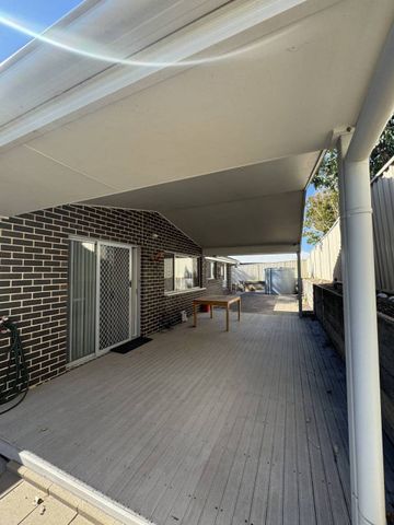 Modern Three Bedroom Home - Photo 2