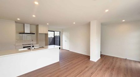 CHRISTCHURCH CENTRAL - 2 BEDROOMS, 1 BATHROOM, HEATPUMP - Photo 3