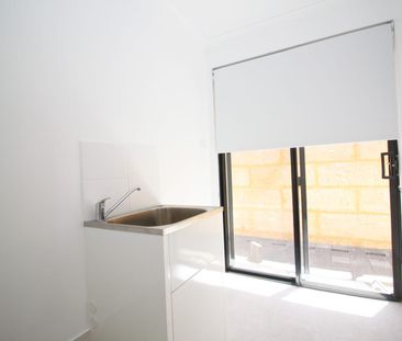 BRAND NEW CONTEMPORARY BUILT - Photo 3