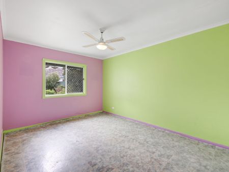 ECO-FRIENDLY LIVING W/ SOLAR & BATTERY SYSTEM ! - Photo 3