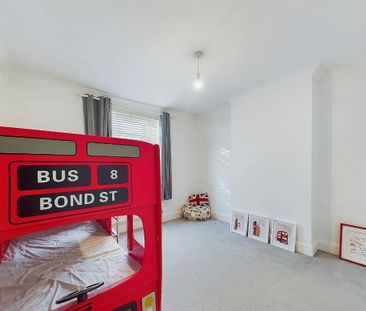 3 bedroom end of terrace house to rent - Photo 2