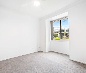 Modern Family Home in a Sought-After Gymea Location - Photo 3