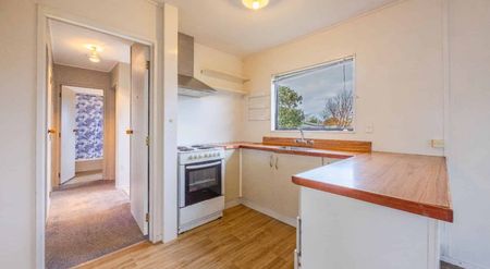 Quiet Two Bedroom Home - Photo 3