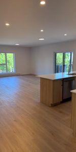 Immense 5 ½ (2 salles de bain dont 1 dans la chambre des maîtres) - Photo 3