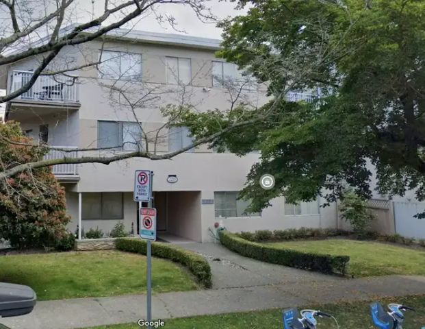 Kitsilano Ground Level Apartment One Bedroom, One Bathroom Private Balcony! *Pet Friendly | 2215 York Avenue, Vancouver - Photo 1