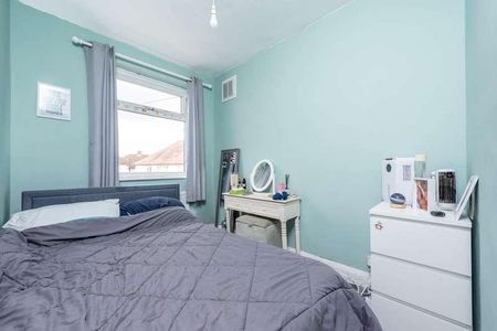 Rosebery Close, Morden, SM4 - Photo 3