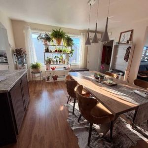 Disponible 1 avril. Duplex calme et serin rénové au goût du jour dans un secteur prisé de Saint-Hyacinthe. - Photo 2