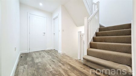 Green Lane, Farnham, Surrey, GU9 - Photo 2